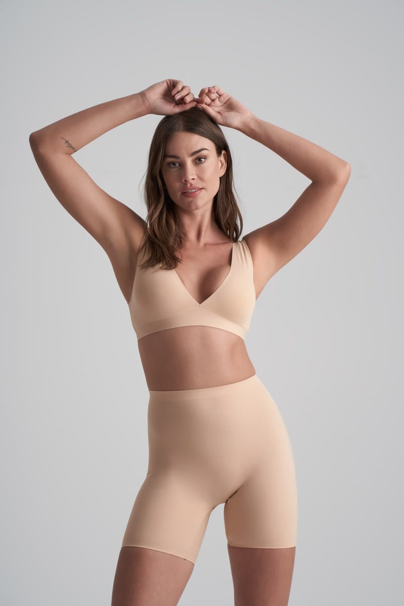 ByeBra Lengvos kompresijos besiūliai formuojantys šortukai INVISIBLE SHORT BEIGE