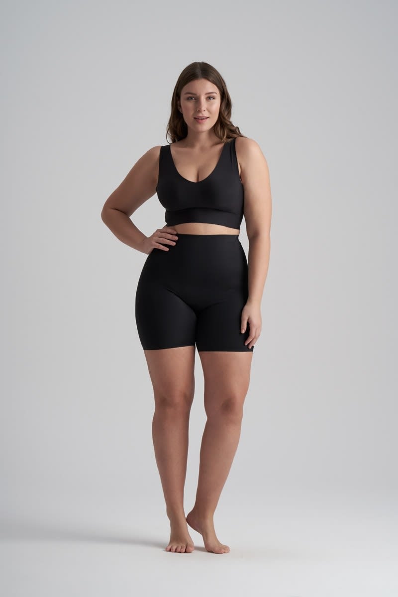 ByeBra Lengvos kompresijos besiūliai formuojantys šortukai INVISIBLE SHORT BLACK