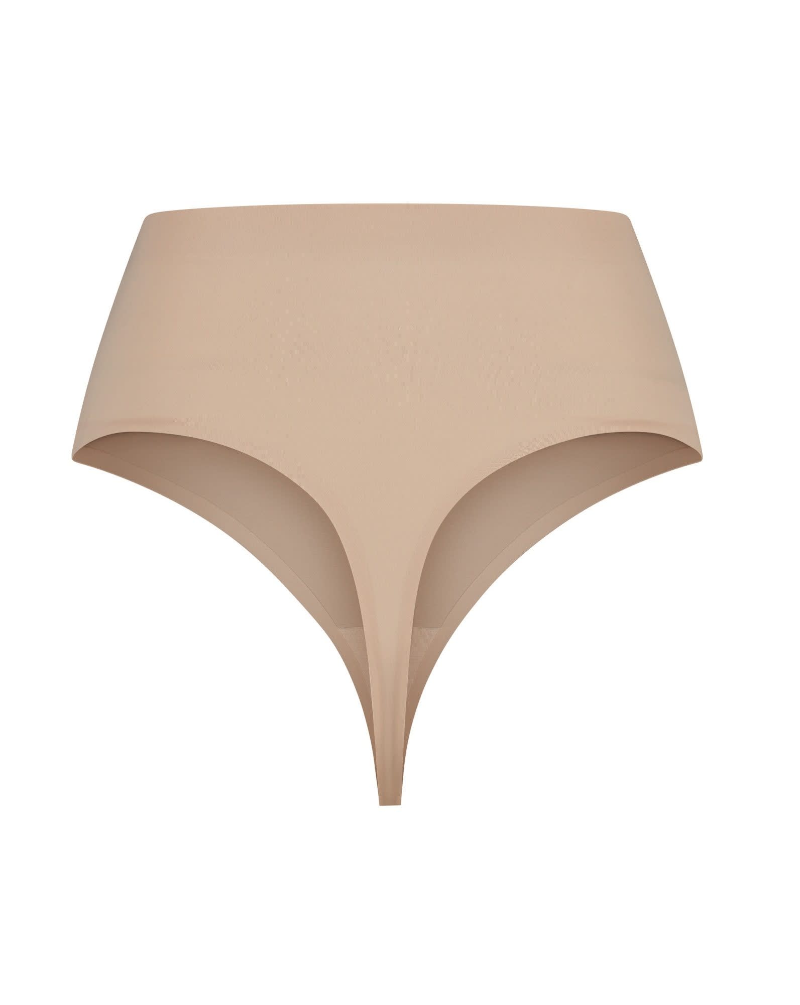 ByeBra Lengvos kompresijos besiūlės formuojančios tanga kelnaitės INVISIBLE MW THONG BEIGE