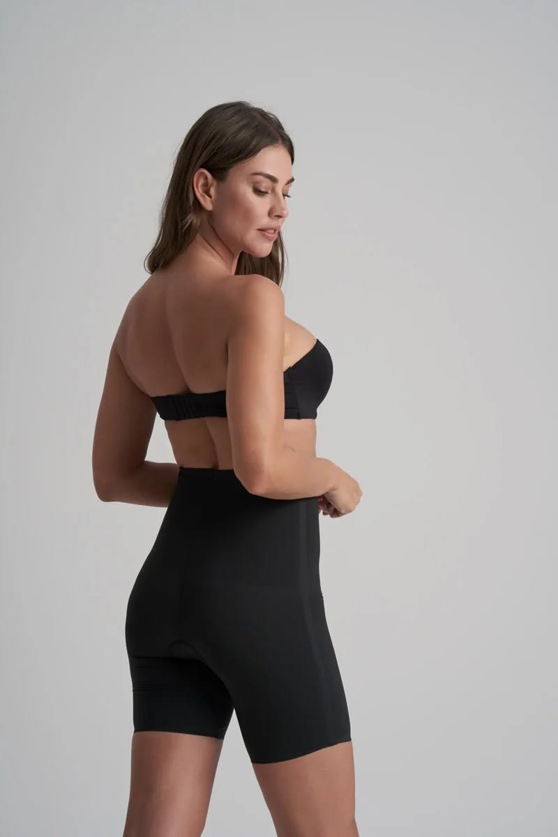 ByeBra Itin stiprios kompresijos besiūliai formuojantys šortukai WAIST CONTROL HW BLACK