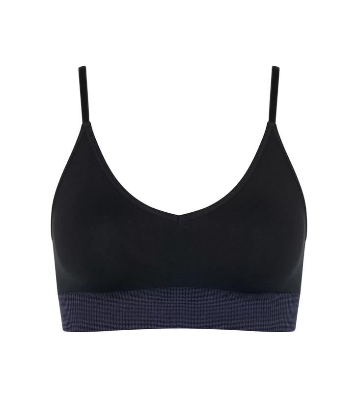 Sloggi Braletė su pakietinimu ir alavijo mikrokapsulėmis EVER INFUSED ALOE BRALETTE BLACK
