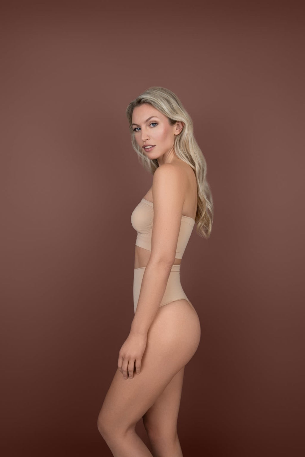 ByeBra Stiprios kompresijos formuojančios besiūlės tanga kelnaitės SOFT TOUCH THONG NUDE