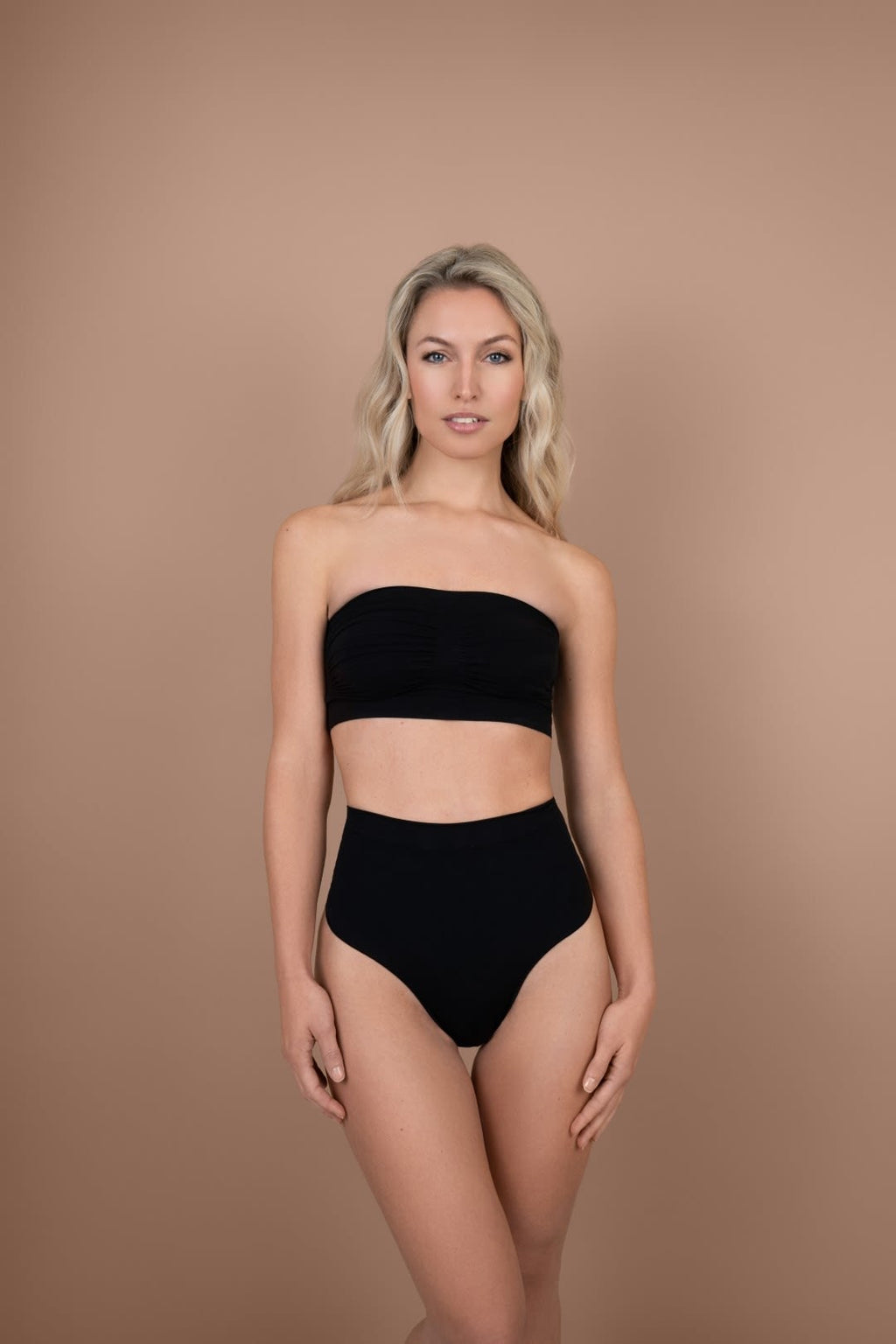 ByeBra Stiprios kompresijos formuojančios besiūlės tanga kelnaitės SOFT TOUCH THONG BLACK