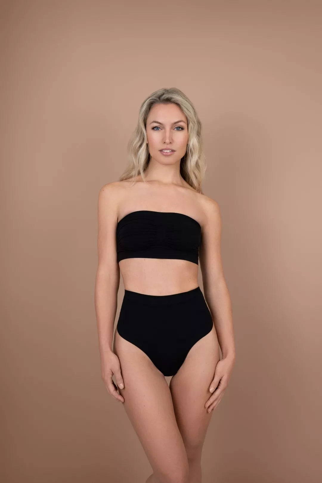 ByeBra Stiprios kompresijos formuojančios besiūlės tanga kelnaitės SOFT TOUCH THONG BLACK