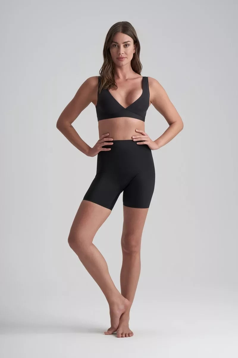 ByeBra Lengvos kompresijos besiūliai formuojantys šortukai INVISIBLE SHORT BLACK
