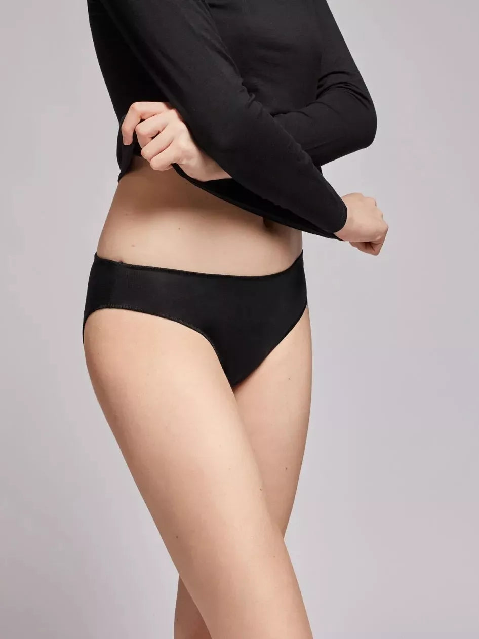 Gisela Eco medvilnės klasikinės kelnaitės CLASSIC BLACK