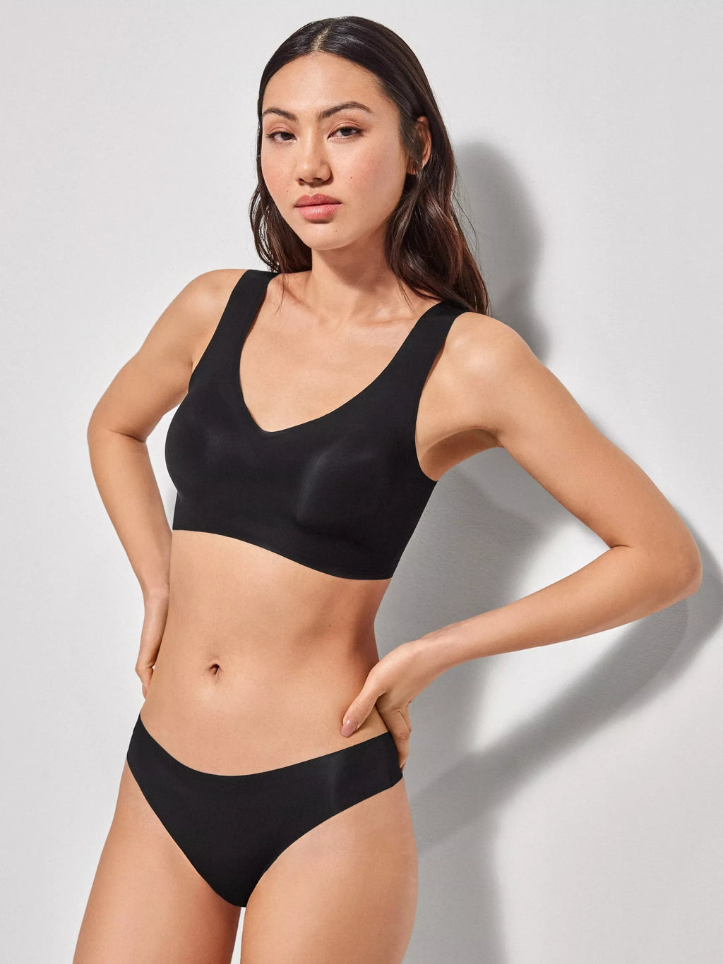 Gisela Lazeriu kirptos tanga kelnaitės TANGA BLACK