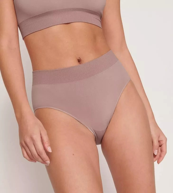 Sloggi Kelnaitės aukštintu juosmeniu su alavijo mikrokapsulėmis EVER INFUSED ALOE HIGH WAIST FOGGY MAUVE