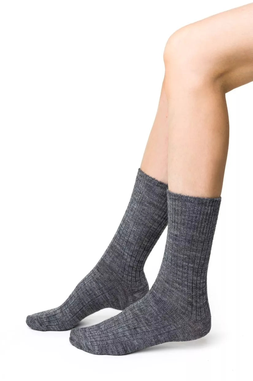 Steven Kojinės su alpakos vilna, tamsiai pilkos spalvos